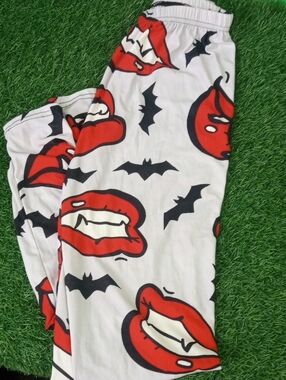 👻 Halloween Two Left Feet Fangtastic Leggings